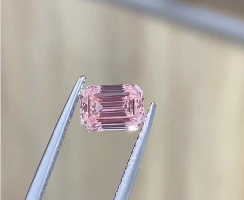 Les bijoux synthétiques de diamants d'Emerald Cut Lab Grown Pink aiment léger