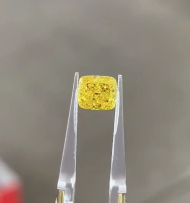 Radiant Lab Créé Diamants Jaunes HPHT Cultivé 10 Mohs Fantastique Jaune Vivant VVS2 0.52ct