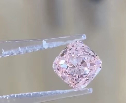Les diamants des roses pâles VVS2 développés par laboratoire aiment le diamant lâche de coussin intense de rose