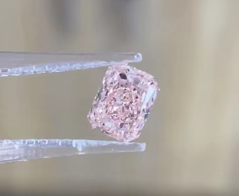 Le laboratoire certifié d'IGI a créé les diamants colorés aiment le diamant lâche rayonnant intense du rose VS1