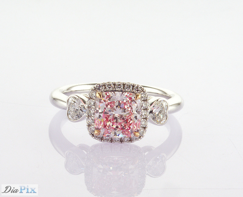 Anneaux de diamants de laboratoire sur mesure de style trois pierres pierre principale 1,61ct coupe de coussin rose