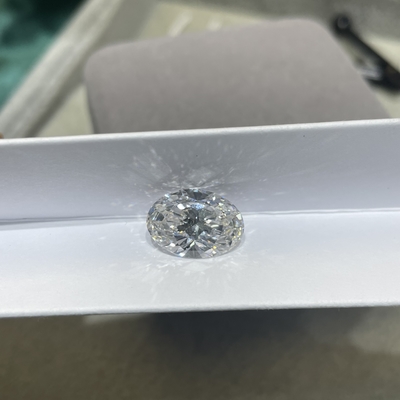 Laboratoire certifié IGI Créé Diamants blancs Ovale Coupe brillante Blanc DEF VS-VVS Clarté