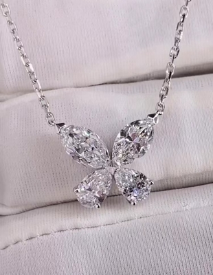 Le Lab des Papillons a créé un pendentif en diamant Collier du Laboratoire des bijoux en diamant