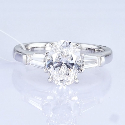 18 carats de diamants blancs de laboratoire, trois pierres, design 1ct+ D VVS2 classique, forme ovale
