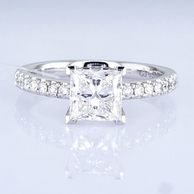 18k 1,5ct+ Princesse Design Ring Style quotidien Princesse en forme Blanche Synthétique Diamond Ring