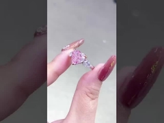 bague à diamant rose de coeur