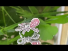 bague à diamant de rose de poire
